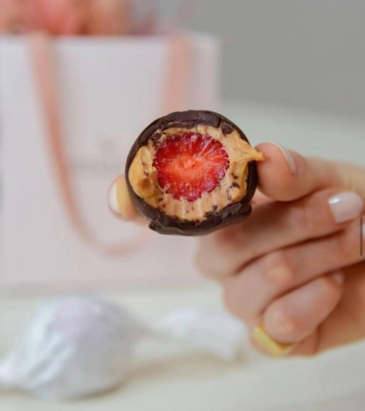 Brazilian Sweet Fit Candy - Real strawberry, chocolate coated, sugar-free, lactose-free, wheat-free