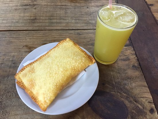 Combo: Jus Canne à Sucre + Pastel au Fromage